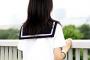 満員電車で何故か俺に抱きついてくる女子高生。なぜくっついてくるのか聞いたら…