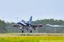 台湾自主開発の新型高等練習機「勇鷹」の量産初号機が空軍に引き渡し…基地には航空ファンの姿！