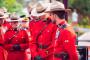 カナダ議事堂前のトラックデモ隊を警官隊が排除、狙撃手も配備…政府の新型コロナ規制に抗議！