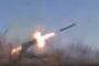 ウクライナを攻撃するロシアの多連装ロケットランチャーTOC-1A…周囲が大火事に！