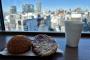 【画像】意識高い系俺、渋谷の街を見下ろしながら優雅にコーヒーとパンを嗜むｗｗｗｗｗｗｗｗｗｗｗｗｗｗｗｗｗｗｗｗｗｗｗｗｗ