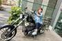 【悲報】女さんまたも体格にそぐわない大型バイクにまたがってニッコリ