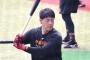 巨人二軍、藤浪降板した瞬間に代打岡本和真