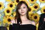 ＜乃木坂46梅澤美波＞美デコルテ披露のオフショルコーデ　スレンダーな美しさが際立つ装い