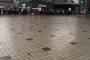 【画像あり】ビッグサイトで開催されている乃木坂46物販の行列がヤバいことに・・・雨の中で朝から凄すぎるだろこれ・・・