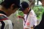 ヤクルト三輪「杉村さんその傘小さすぎですよ」杉村コーチ「じゃあ交換して」