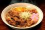 メシ食う時にスマホいじっとるんやが、イチイチ注意してくる奴ってなんなん？？