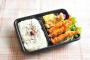 500円の弁当を3食食う→月45000円、自炊して自分で作る→月30000円