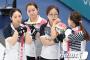 【悲報】カーリング会場の韓国人さん、日本の失敗に「イエーイ！」