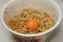 カップラーメンに卵入れるのって普通だと思ってたけど