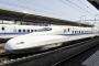 【悲報】新幹線に乗車ワイ、隣の奴のせいで地獄の状況にｗｗｗｗｗご覧くださいｗｗｗｗｗｗ
