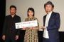 アル中親父を悲喜劇風に描いた映画「酔うと化け物になる父がつらい」が公開