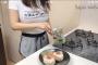 【悲報】女YouTuber、とんでもない料理を作って食べてしまう