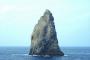 絶海にそびえる高さ100mの岩柱「孀婦岩」とは何か…伊豆諸島の最南端に位置！