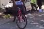 【動画】280cmくらいありそうな黒人女性、自転車を軽くぶん投げて自転車を奪う