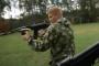 練兵場と化す校庭、軍国主義化が進むロシアの教育…幼稚園児が実弾で射撃訓練！