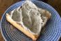 【超画像】（ヽ´ん`）「朝食はピーナッツバタートーストの上にプロテインを粉のまま乗せたもの」
