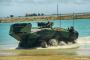 米海兵隊、沖縄のホワイトビーチ海軍施設で新型水陸両用戦闘車ACVの上陸訓練や車両からの脱出訓練を実施！