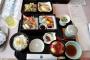 外国人観光客「旅館の和食が不味すぎる。明日から食事出さないで」→京都で食事を出さない旅館続々