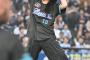 櫻坂46の山崎天、打者の背中側に大きく逸れる大暴投　ロッテ戦の始球式で頭を抱える