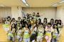 【朗報】AKB48 新曲レッスン中の　現役・OG・海外メンバーの集合写真　キタ─￣─￣─(ﾟ∀ﾟ)─￣─!!