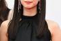 乃木坂46菅原咲月、ミニスカ×パーマで新たな魅力解放「いつもと違う表情が素敵」「キュンとした」の声