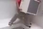 【動画像】高層マンションに命綱無しでエアコンの室外機を設置しようとしている技師が話題に