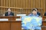 捏造した世界地図を手に発火しているキチガイバ韓国塵www