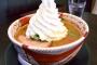 山盛りホイップクリームのせ味噌ラーメンが旨そうだと話題に　お値段は1230円