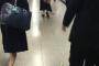 【訃報】駅でかわいいJKのパンツが丸見えになる事案が発生