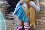 【画像】イベント会場で美人コスプレイヤーがレ◎プされている所を激写される。