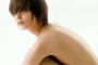 【ボｯキ注意】 女の横乳が見える服ってヱｯロいよな？ｗ （gif画像あり）
