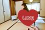 『若妻なっきぃ』下半身をLOVEで隠す意味とは？