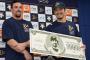 オリックス・T-岡田に賞金９万9999円を贈呈