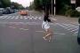 【悲報】信号無視の女を注意した男性、フルボッコにされてしまう（画像あり）