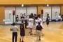 【これはヤバい】思いっ切り殴られる審判　高校バスケで大問題発生…((((；ﾟДﾟ))))　（画像あり）