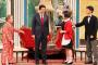 安倍首相、吉本新喜劇にサプライズ出演