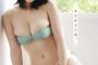 【画像】ブレイク必至の癒やし系美女、爆乳の破壊力がとんでもないことにwwwwwww髙野真央、「ヤンジャン」水着グラビアのオフショットがどれもヤバい！！！