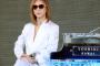 【悲報】YOSHIKI、ファンに腕をつかまれて負傷