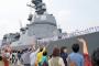 海上自衛隊の護衛艦「あきづき」と「さわぎり」がソマリア沖へ出発…佐世保港で家族ら見送る！