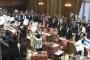 【動画】「賛成の方は起立を」民主党、反対ビラを掲げヤジりながら起立→可決ｗｗｗｗｗｗｗｗｗwww 維新・共産は着席したまま眺めてた模様ｗｗｗｗ