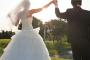 海外メディア「結婚しない日本の若者が増えているのは、アベノミクスが原因ではないか」