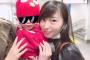 SKE48大矢真那が外国の方に手を出す・・・