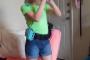 【動画】銃の撃ち方が様になりすぎている少女