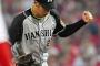 岩田は七回途中無失点　六回のピンチは新井を三振斬り