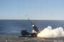 米海軍がドック型輸送揚陸艦の飛行飛行甲板から、高機動ロケット砲システム（HIMARS）の発射訓練を実施！