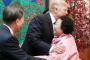 韓国人「夕食会でトランプ大統領が慰安婦と抱擁した！ホルホルホル！」 しかし実際の様子は→ gif動画