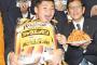 【朗報】栗山英樹、ウインナーを清宮に試食させるｗｗ 	