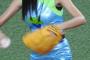 画像　小島瑠璃子の始球式で巨乳を激写したぞ