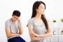 彼女「カレーの味はどう？」俺「辛いね」彼女「〇〇の甘口と〇〇の中辛を合わせたんだ」俺「だからかー。俺の母親とは違うね」→彼女が拗ねてしまい…
